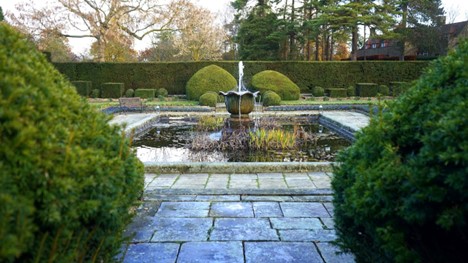 A garden featuring a fountain.